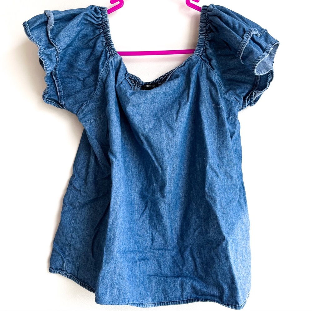 Flared sleeve cropped shirt. Forever 21 Brand. Size S